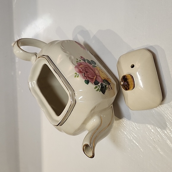 Vintage Sadler porcelain pink and yellow with gold trim tea pot - Picture 6 of 9